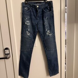 Distressed skinny jeans